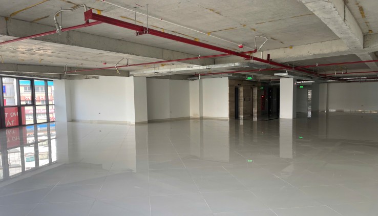 CHO THUÊ NHÀ MẶT PHỐ CẦU GIẤY KD VP, TT TIẾNG ANH 300M2, 2 TẦNG, THANG MÁY, LÔ GÓC